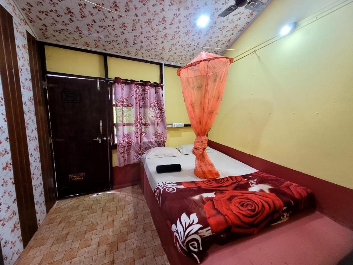 Om D S Cafe 51 & Beach Stay Gokarna (Karnataka) Exterior foto