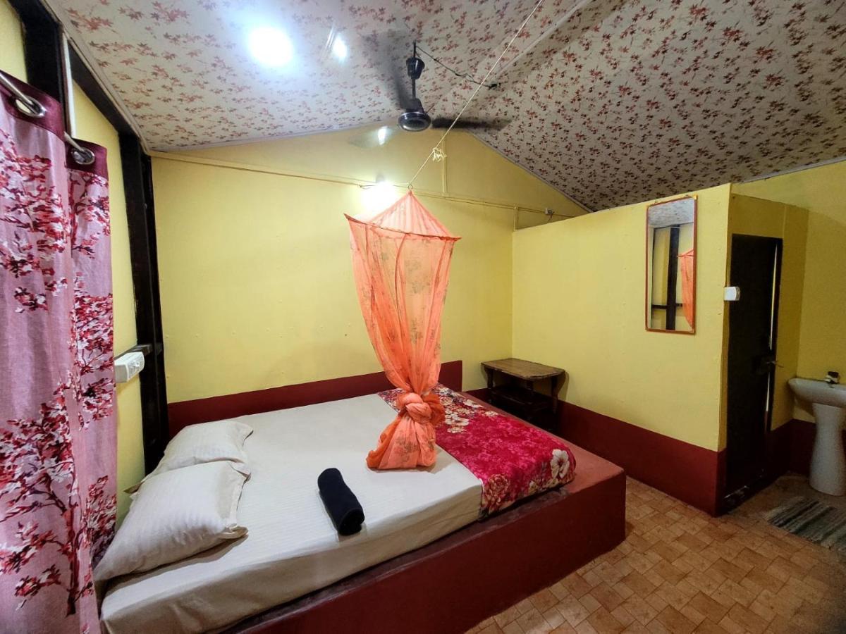 Om D S Cafe 51 & Beach Stay Gokarna (Karnataka) Exterior foto