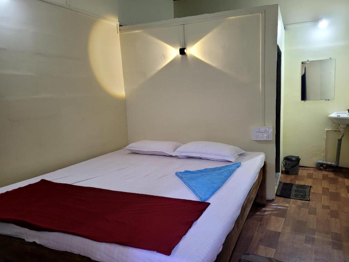 Om D S Cafe 51 & Beach Stay Gokarna (Karnataka) Exterior foto